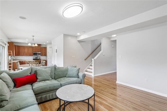 443 Isabella Ct