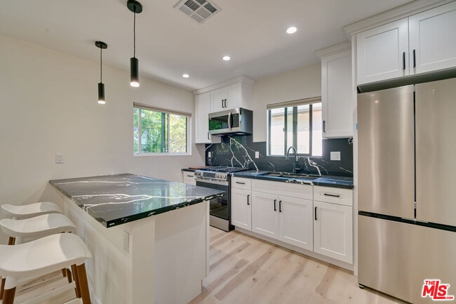 Photo - 843 Westbourne Dr Unidad B