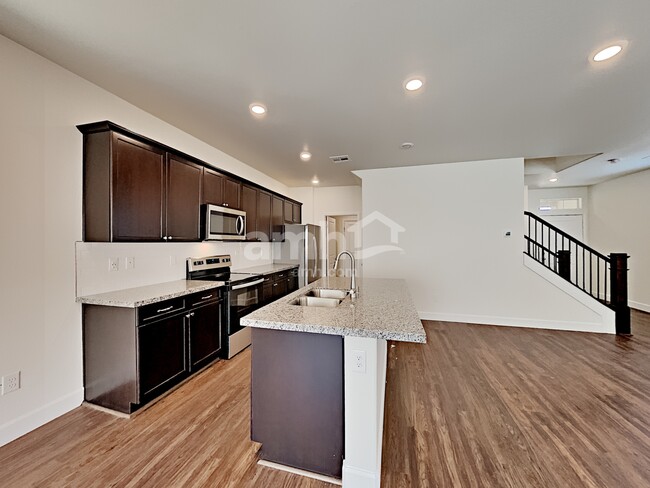 Photo - 4725 Tire Swing St