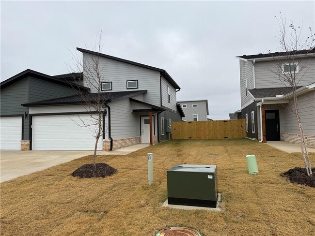 Photo - 1608 SW Poigai Wy Townhome