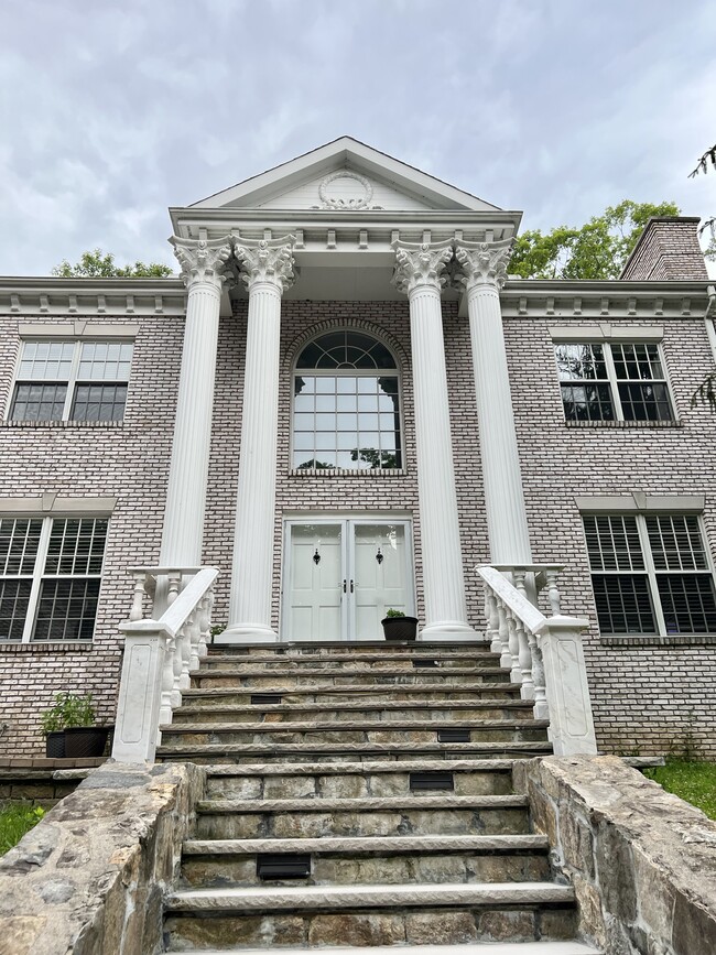 Photo - 18 W Haviland Ln