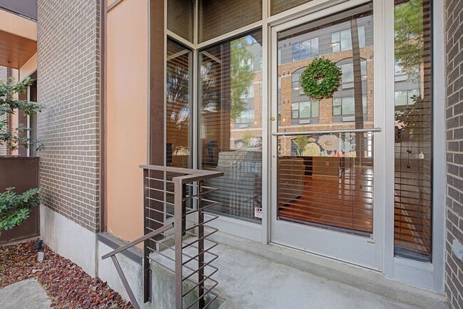 Building Photo - 437 Monroe Ave