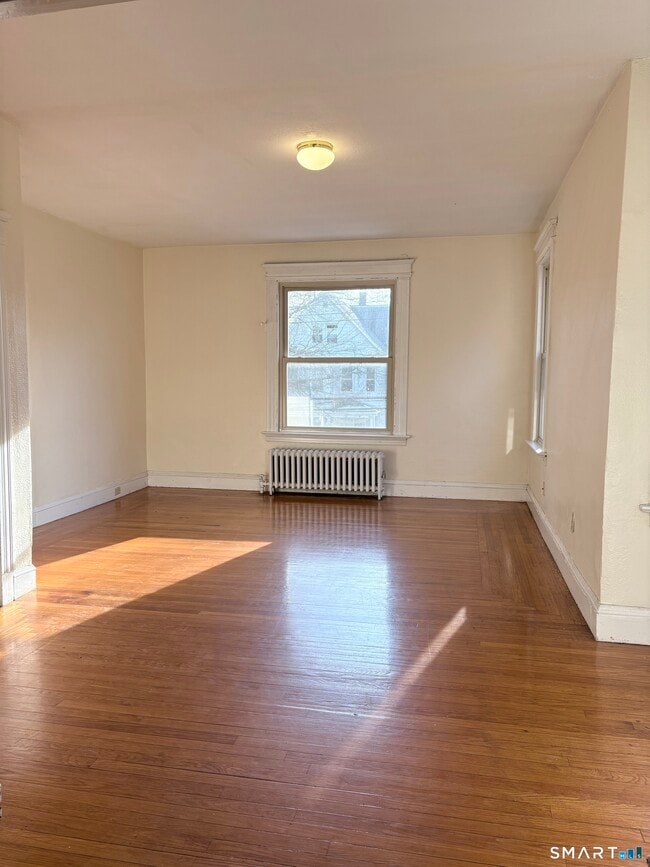 Photo - 787 Elm St Unidad 2