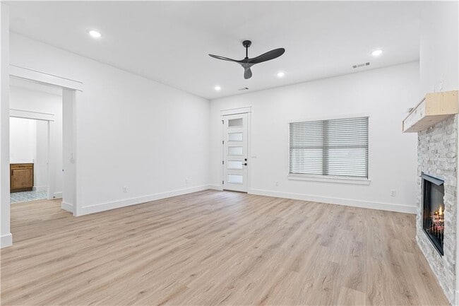 Photo - 16 Celtic Dr