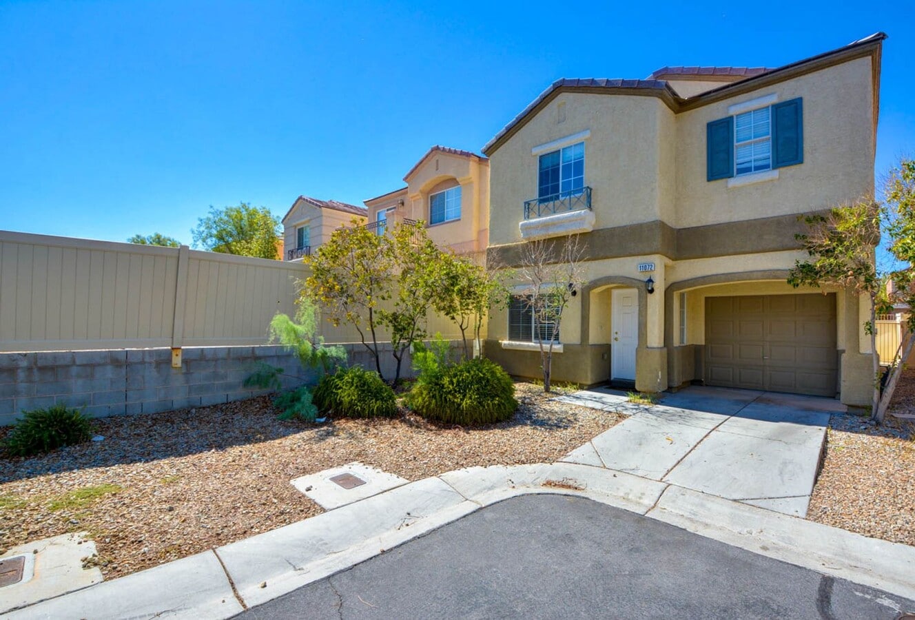 Photo - Great home with 4 bedrooms, 2.5 baths. New Floors ANd PAint. BEAUTIFUL!! Community has huge park ... Unit 11072 ARCADIA SUNRISE DR