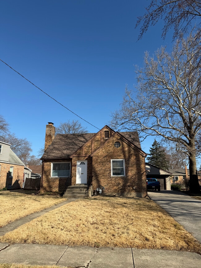 Building Photo - 1822 W 187th St