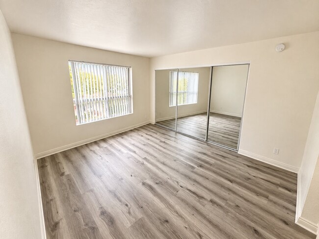 15009 Moorpark St Unit 213