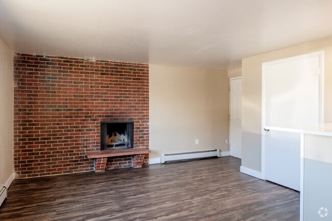 1BR, 1BA - 490SF - Living Room - The Flats on Quebec