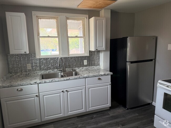 Building Photo - 4 Swan St Unit 1 Rental