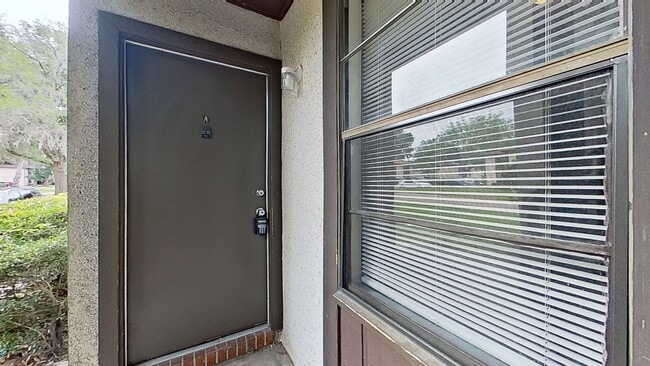 Photo - Desirable 2 beds/1.5 bath, first floor uni...