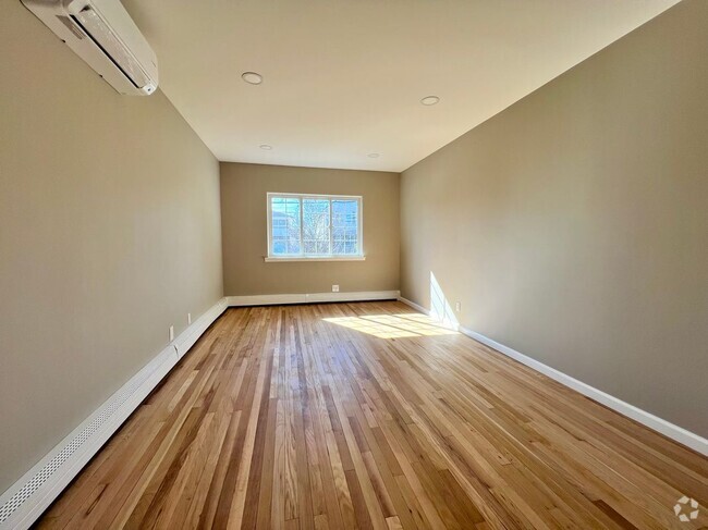 Building Photo - 315 Main St Rental