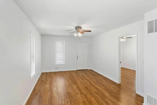 Photo - 2203 Ottawa Ave