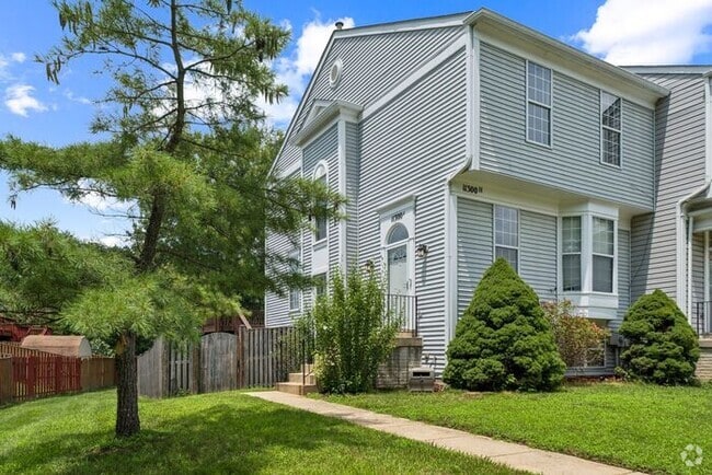 Building Photo - End Unit 3-Level Townhome in Millbrook Nei...