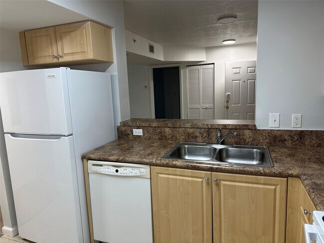 Photo - 529 E Sheridan St Unit 108