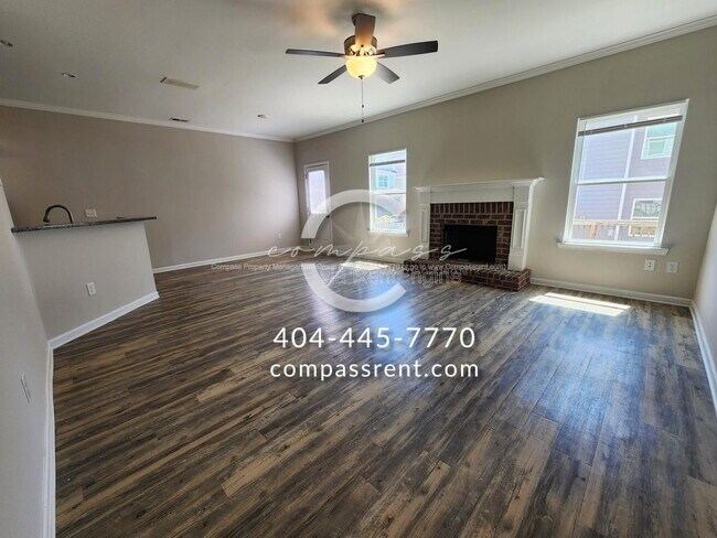 Photo - 220 Lyndon Wy NW