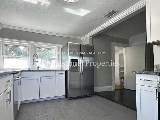 Photo - 1520 Donald St Unit 3