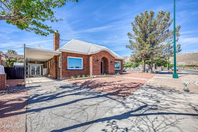 Photo - 715 E Robinson Ave