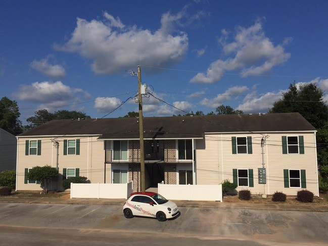 Oak Ridge Apartments - Oak Ridge Apartments