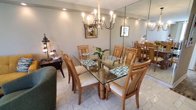Photo - 3800 Oaks Clubhouse Dr Unit 112