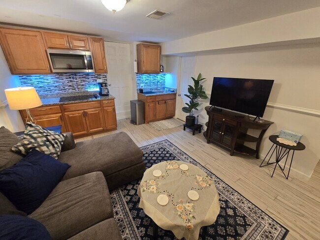 Photo - 619 Irving St NW