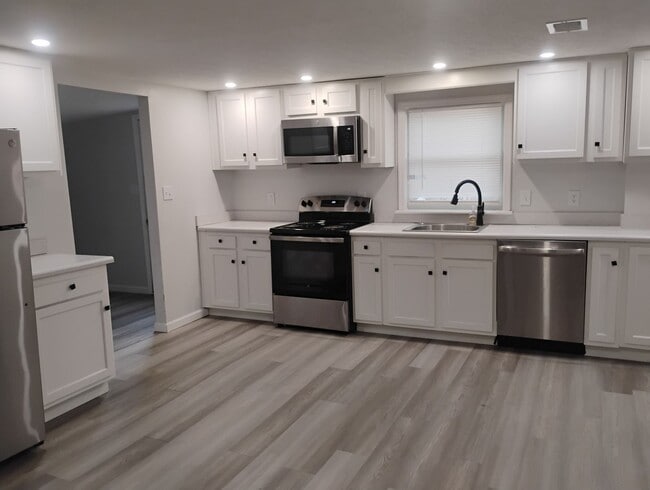 Building Photo - 1118 Parker Ave