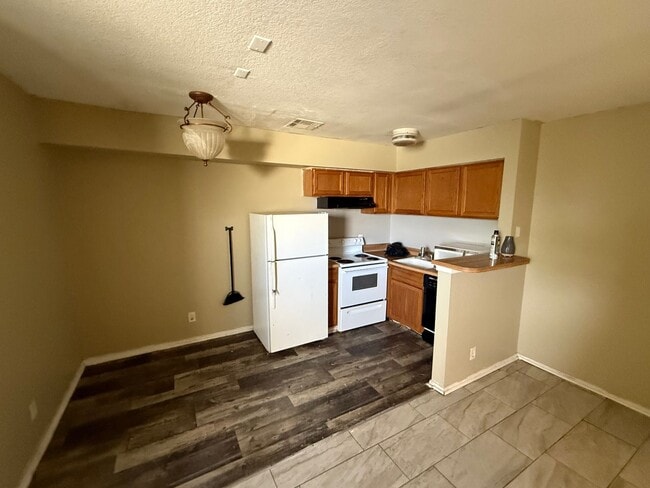 Photo - For lease! 1 bed, 1 bath condo
