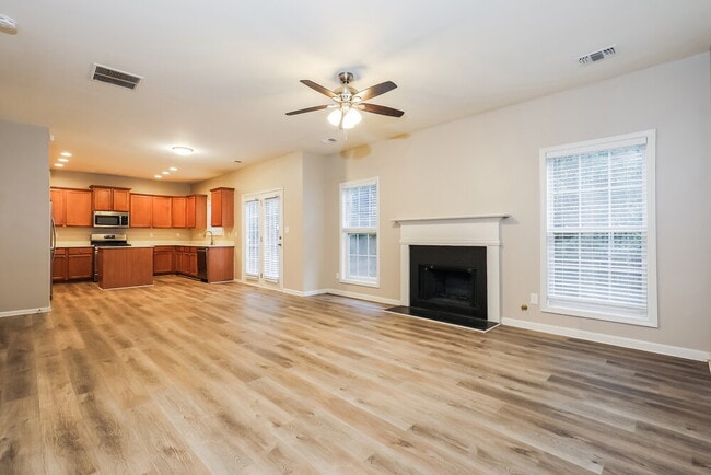 Photo - 908 Maple Leaf Dr