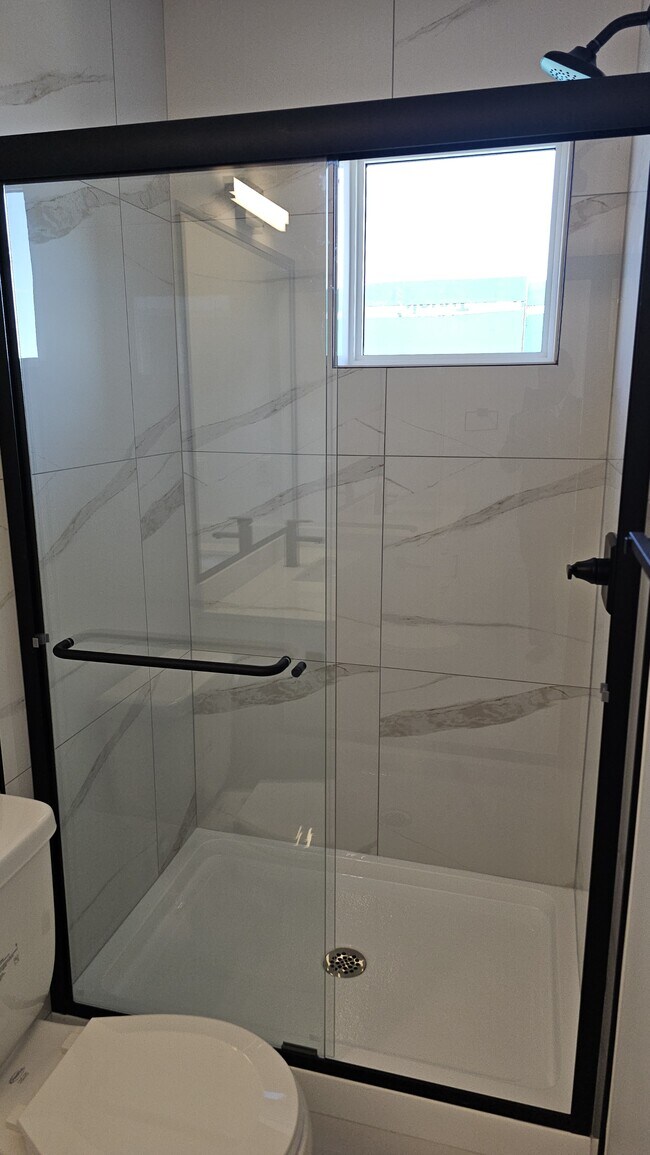 Photo - 18120-18128 28 Ave SW