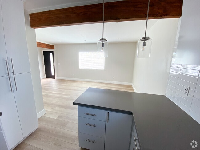 Building Photo - 14859 Chatsworth Dr Rental
