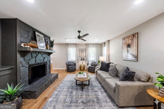 527 Charing Cross Dr
