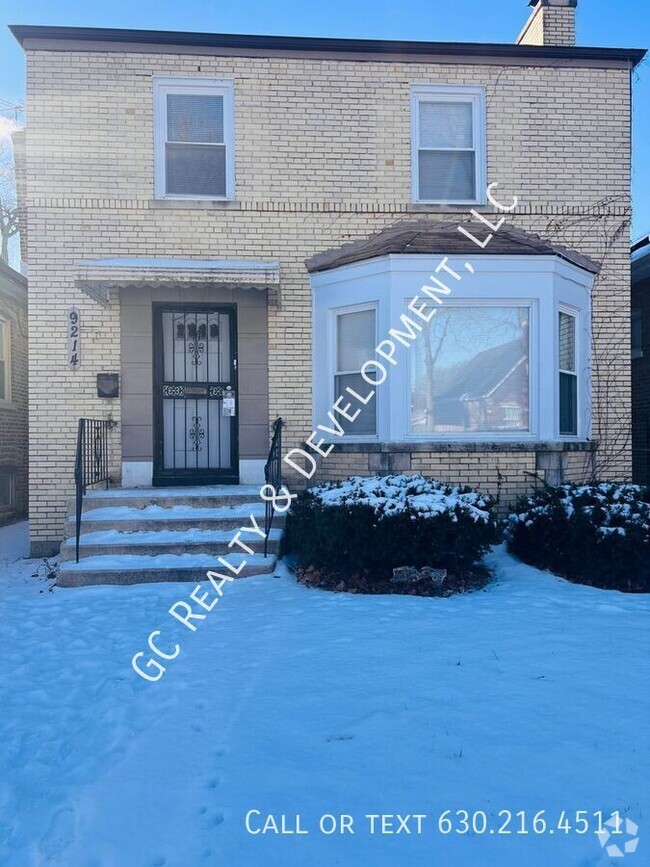 Building Photo - ***3BDRM - 1.5BTH / FINISHED BASEMENT / 2 ... Rental