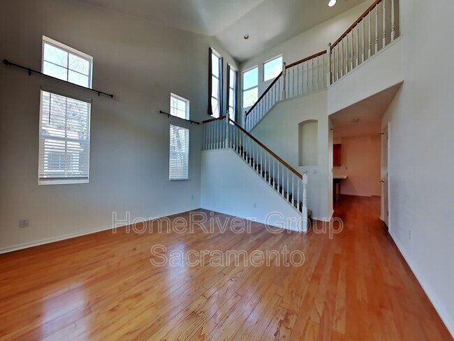 Photo - 334 Coventry Cir