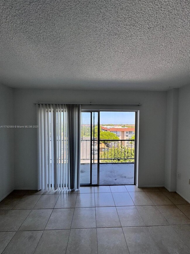 Building Photo - 4174 Inverrary Dr Unit 707 Rental