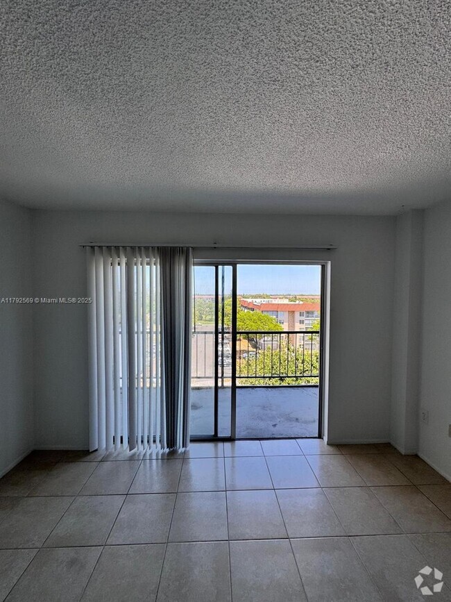Building Photo - 4174 Inverrary Dr Unit 707 Rental