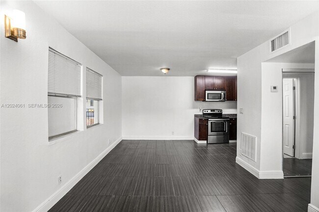 Photo - 37 SW 14th St Unit 10