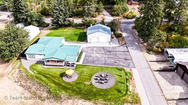 Photo - Fully furnished and stocked Single Level H...