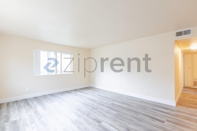 Photo - 4561 Ashcroft Ave