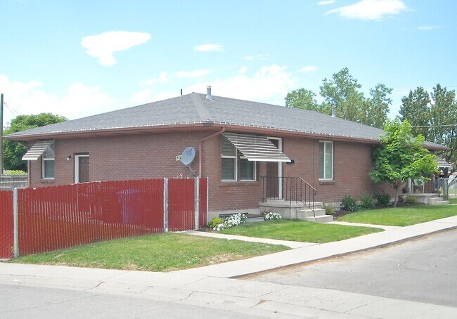 Building Photo - 268 Pioneer Cir