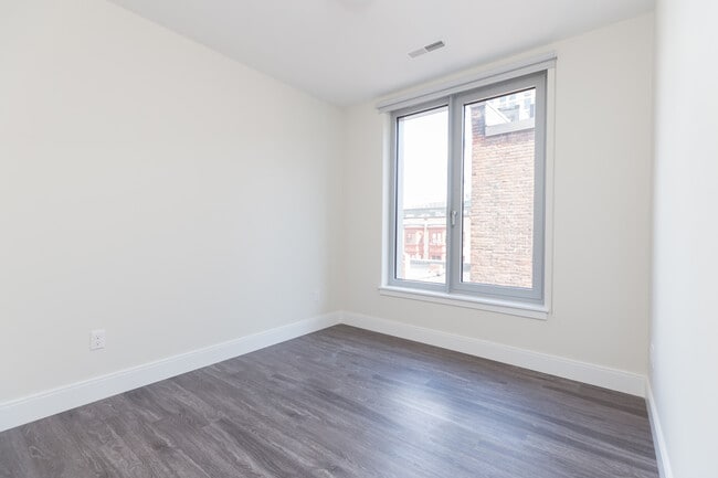 Photo - 1047 Tremont St