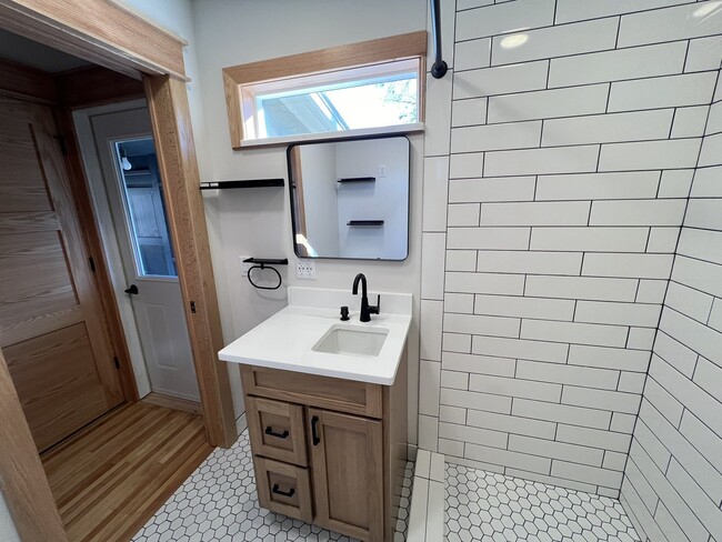 Photo - 258 Center St Unit Upper