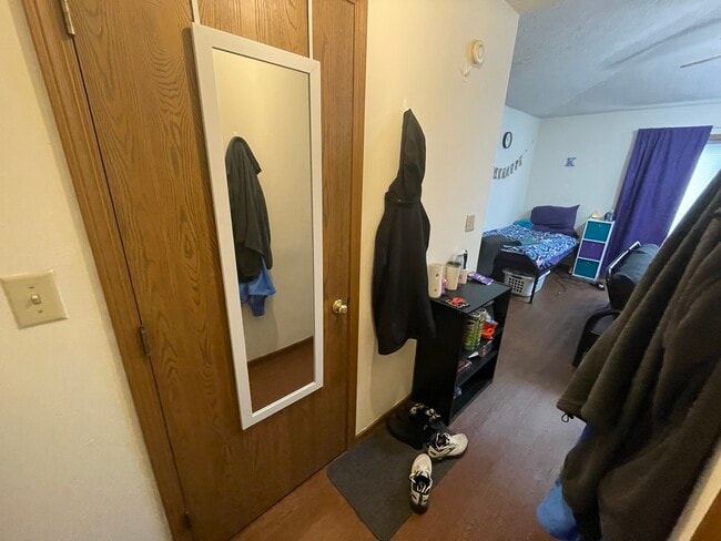 Entrada - 420 S Chauncey