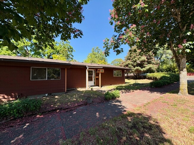 Building Photo - 855 W 24th Ave Unit 1