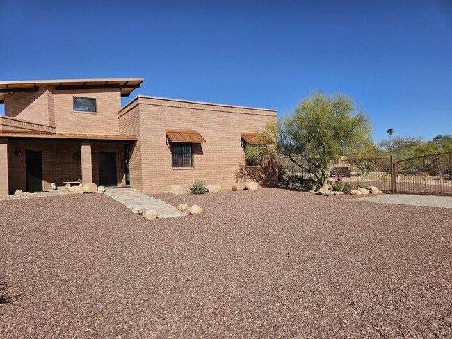 Photo - UNIQUE FURNISHED GUEST HOUSE IN NORTHWEST ...