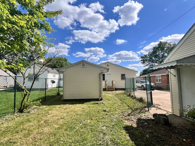 Photo - 2925 W Kenwood Ave