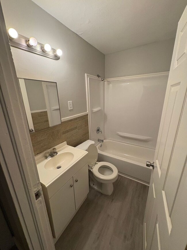 Photo - Charming 1 Bed / 1 Bath Duplex in Memphis – Convenient & Affordable Living