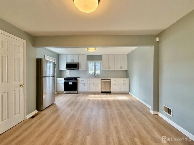 Photo - 33 Windsor Dr