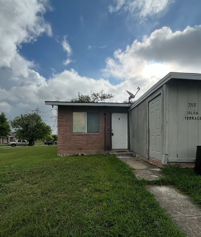 Building Photo - 7115 Glen Terrace Unit 4
