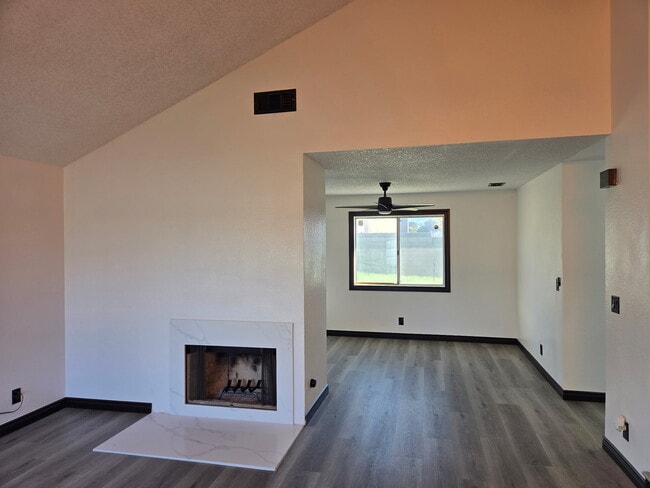 Photo - 4728 Katrina Pl