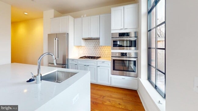 Photo - 1312 King St Unit 207