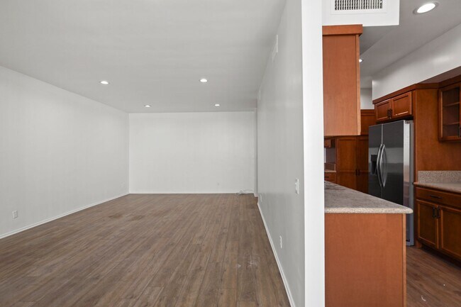 Photo - Gretna Green Harlow by Wiseman